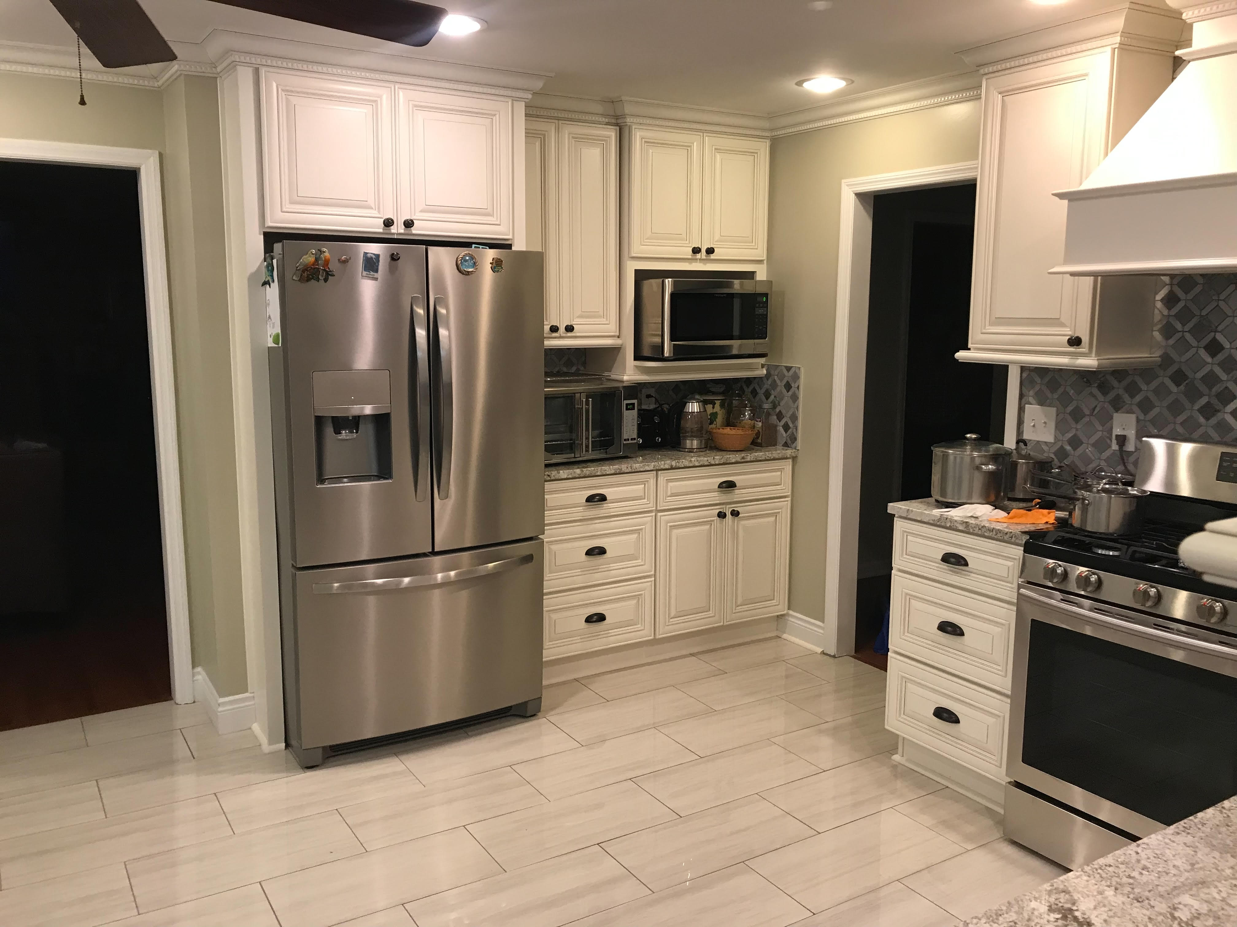 Traditional Kitchen with Decorative Tile Backsplash